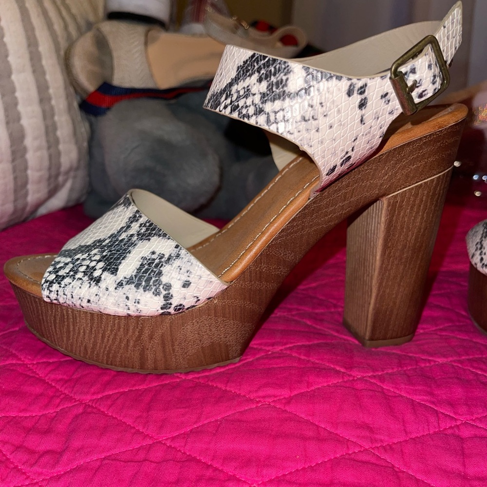 True Craft Platform Chunky Heels, size 9!